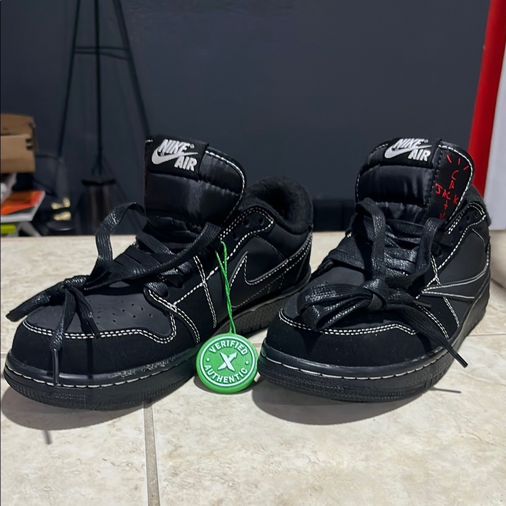 Travis scott x air jordan 1 low og black phantom